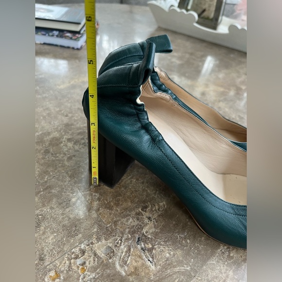 Everlane pumps. Green.  Size 11. Leather. Beautiful shoes! - Picture 3 of 8